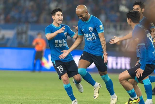 九游体育-【中超】埃韦尔传射奥比勒耶首球 沧州3比1十人泰山