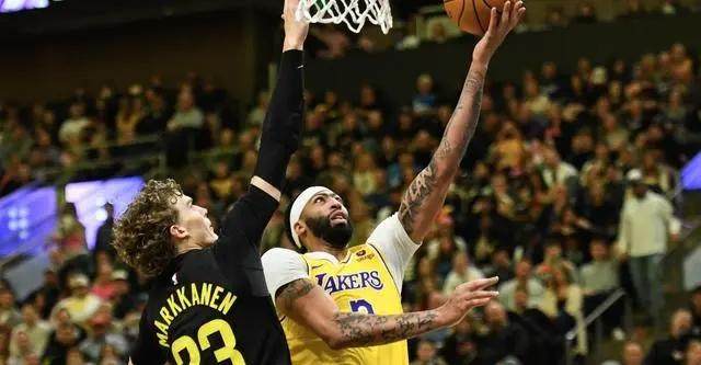 九游体育-詹姆斯缺阵仍轰138分 进攻提升湖人不惧任何对手