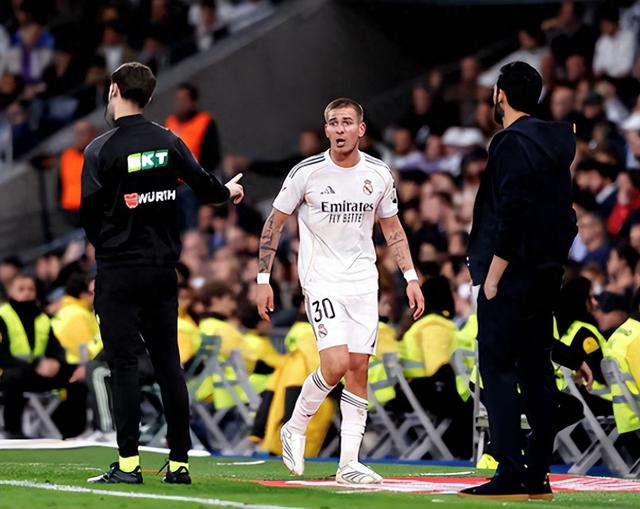 九游体育app下在-6场仅出战42分钟！皇马18岁前锋又沦为替补 骂裁判禁赛2场|马斯坦托诺|马卡报|巴黎圣日耳曼|皇家马德里|阿韦洛亚_新浪体育_新浪新闻