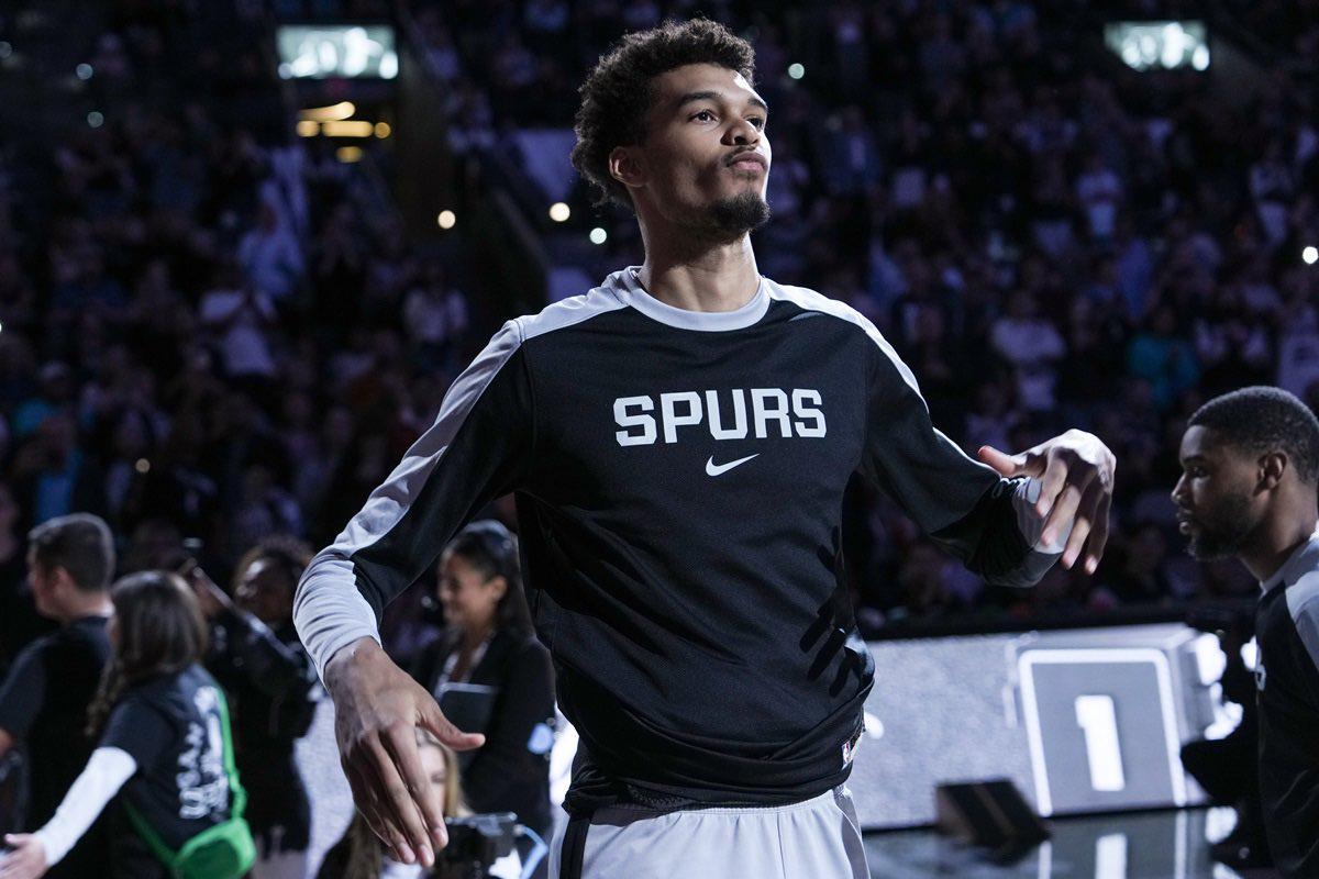 九游体育-文班亚马第3季提前熄火：25+11+3的DPOY，马刺却玩砸了